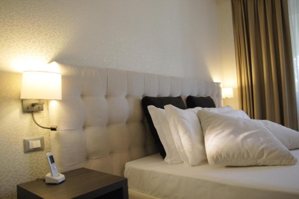 Hll Hotel Lungolago Lecco-Como Lake Exterior foto